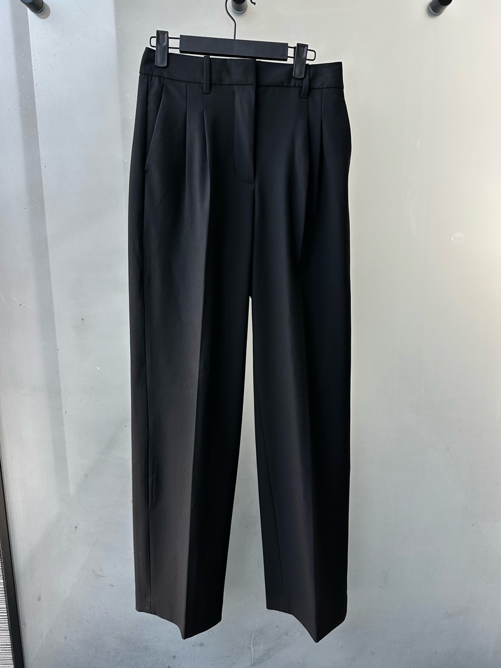 Aritzia Wilfred The Effortless Pant in Black – (Re)ssential Light Fabric